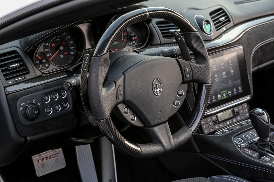 Панель приборов Maserati GranCabrio MC 2017 года  (фото 6 из 19)